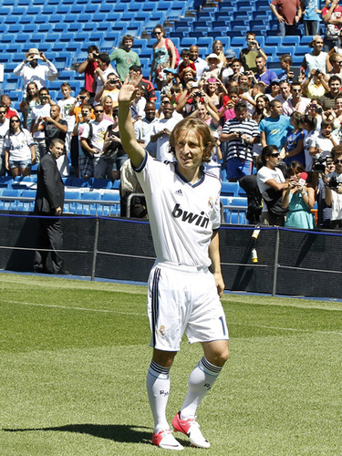 德转列英超不含BIG6球员最贵阵：吉马良斯、托纳利7500万领衔